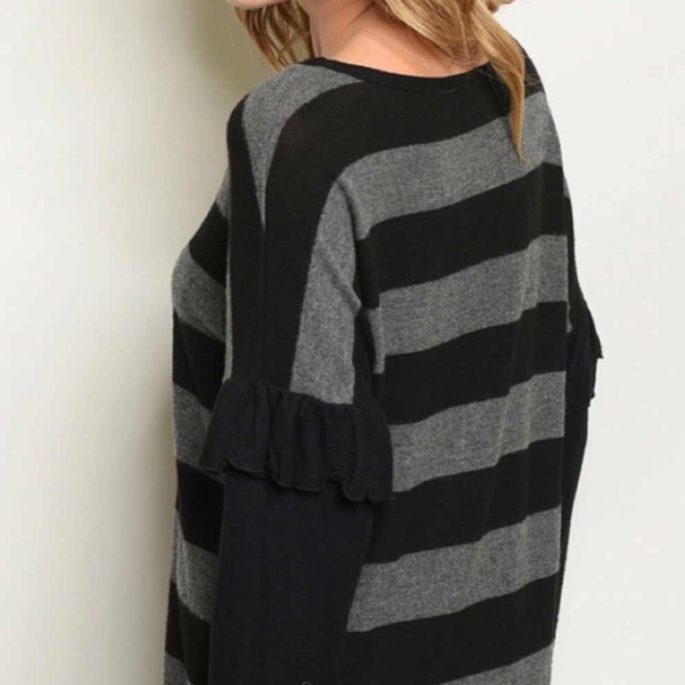 ❄️BLACK GRAY BOLD STRIPED TOP - Picture 4 of 7